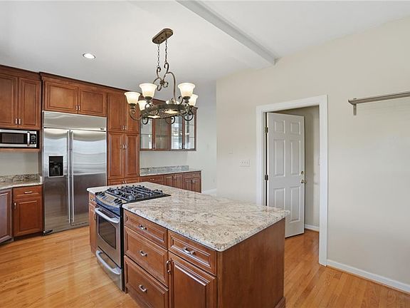 5th image of 405 Pinewell Dr
