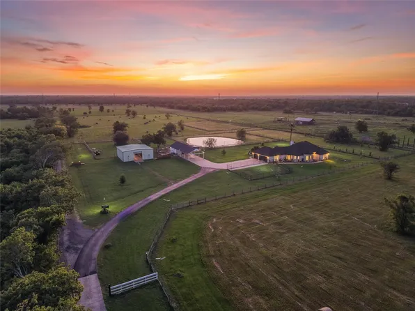 616 County Road 44, Angleton, TX 77515