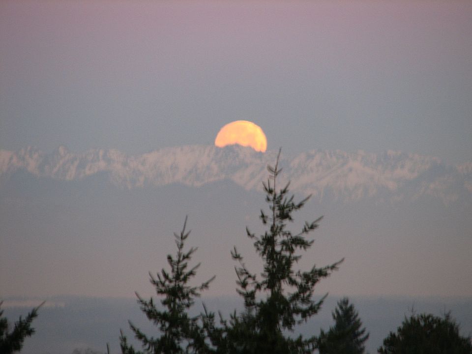 Moonset, February 2007
