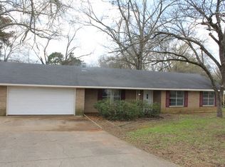 418 Maverick Dr, Palestine, TX 75801