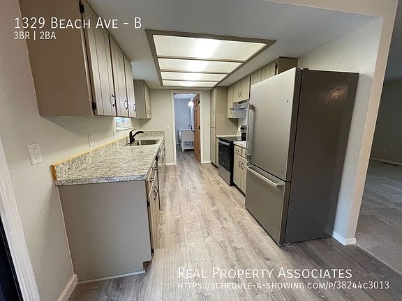 3rd image of 1329 Beach Ave Unit B