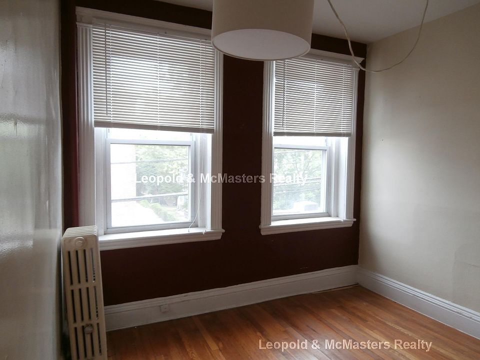 2nd image of 35 Gardner St #8R
