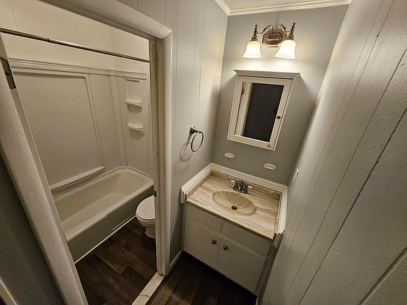 5th image of 43998 Sandy Bottom Rd APT 4