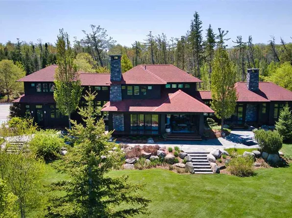 5240 Waverly Ln, Charlevoix, MI 49720