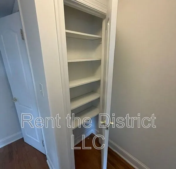 1910 D St NE — Photo 14