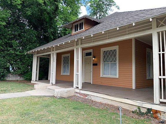3rd image of 343 Pierce Ave #1