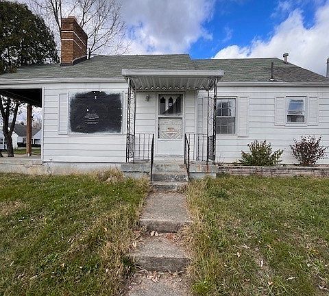 3rd image of 1915 Edison St