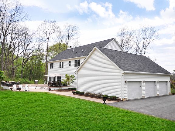 Huge 3 car garage