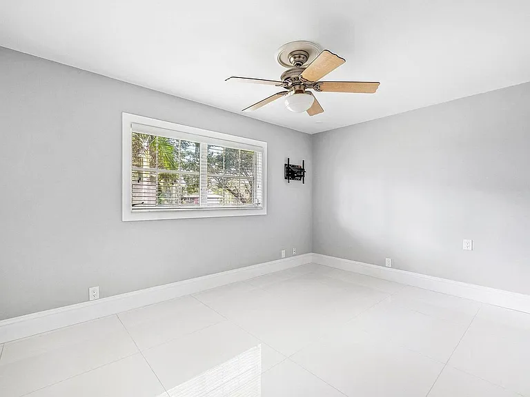 417 N Country Club Dr — Photo 10