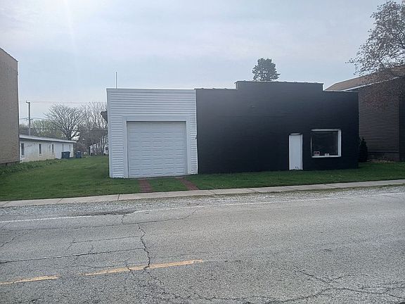 3rd image of 26015 S Oak Rd