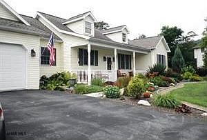 2nd image of 197 Hawthorne Dr