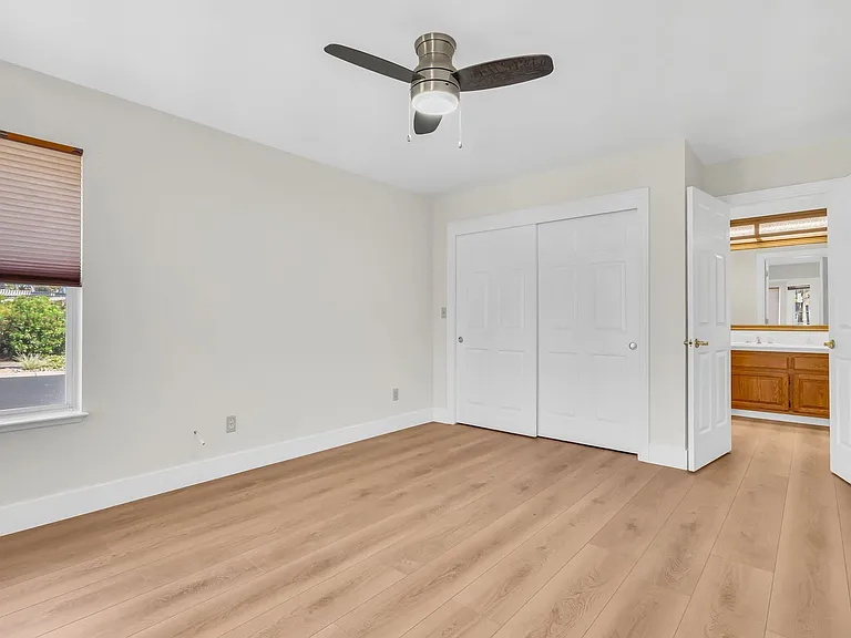 5650 Edgeview Dr — Photo 11