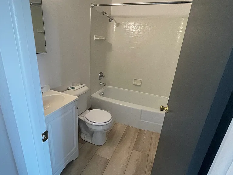 4664 S Whitnall Ave — Photo 5
