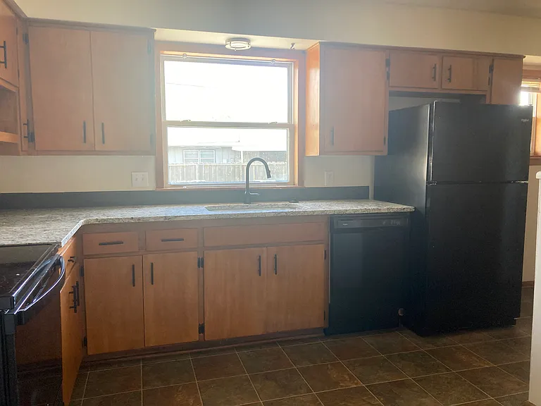 2610 S Larkin Dr — Photo 2