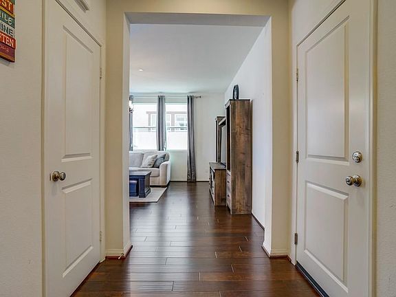 4th image of 26814 Albion Way