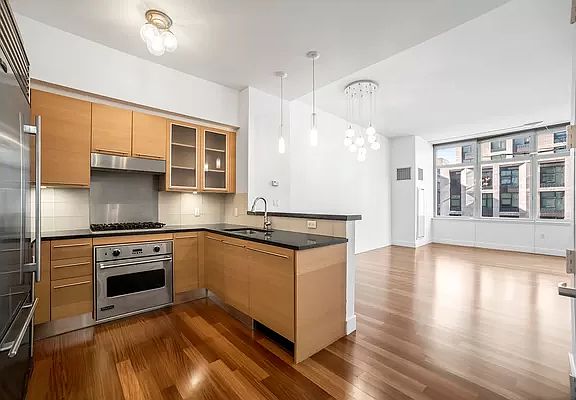 2nd image of 10 W End Ave APT 3G