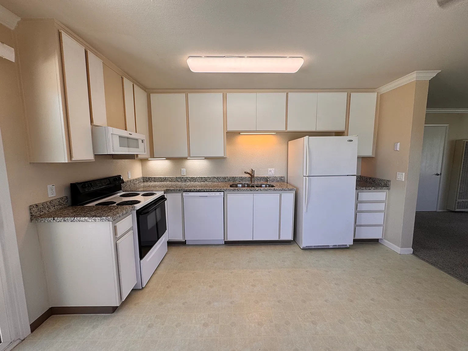 383 N M Street — Photo 3