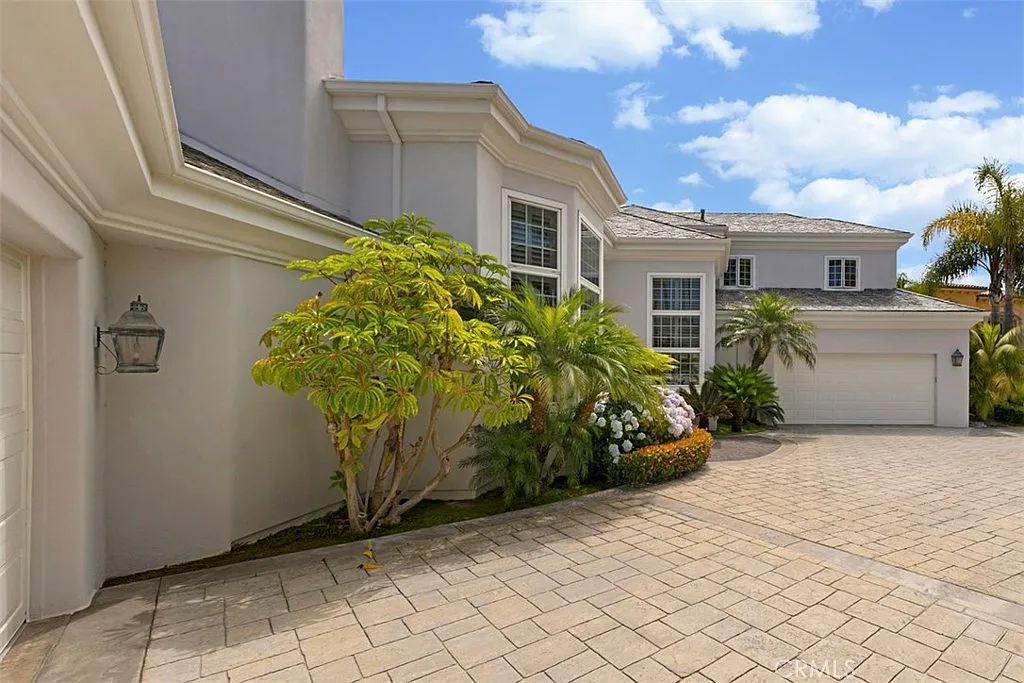 4 bed, 4.5 bath, 3695 sqft, $30,000 — Photo 2