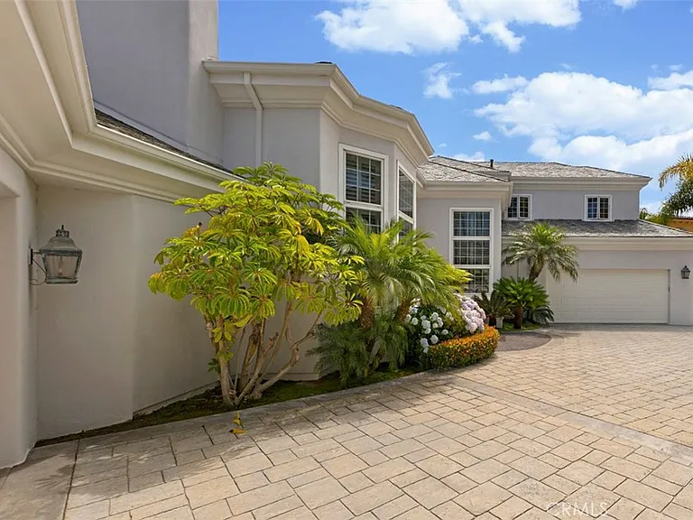 97 Ritz Cove Dr — Photo 2
