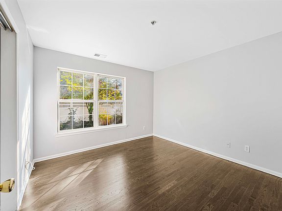 4th image of 34 Boatworks Dr