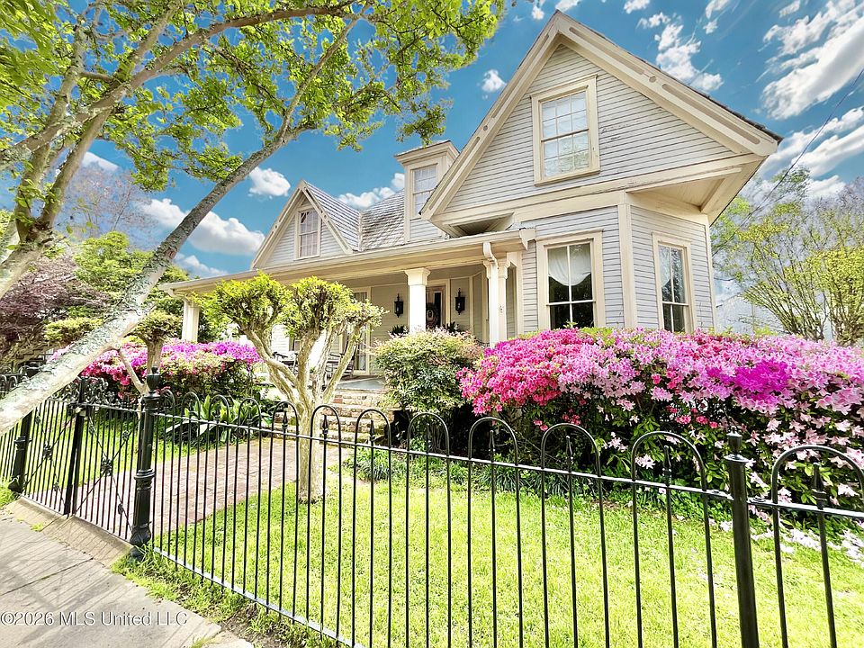 1st image of 205 W Georgetown St