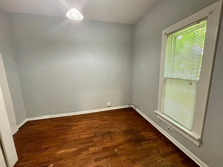 216 S Manhattan Ave — Photo 4
