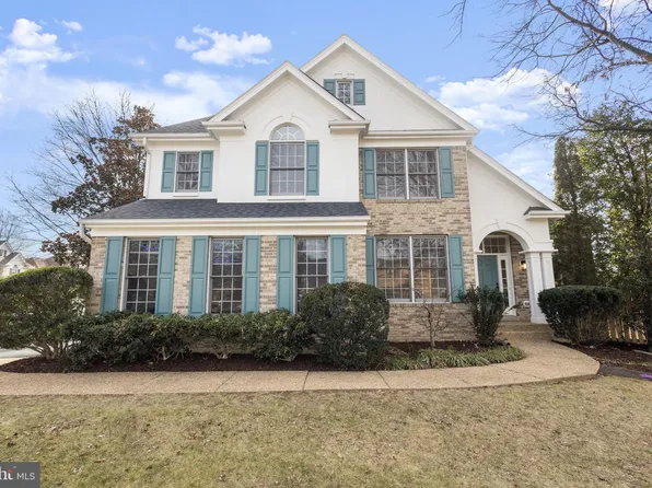 2370 Whitestone Hill Ct, Falls Church, VA 22043