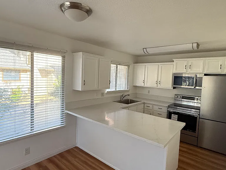 1321 Lorilyn Ave #1 — Photo 9