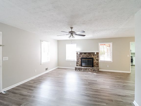 4th image of 3311 Chesterfield Ct
