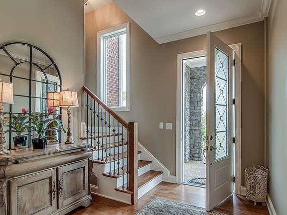 3rd image of 126 Richards Glen Dr