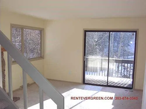 3 bed, 2.5 bath, 1438 sqft, $2,100 — Photo 2