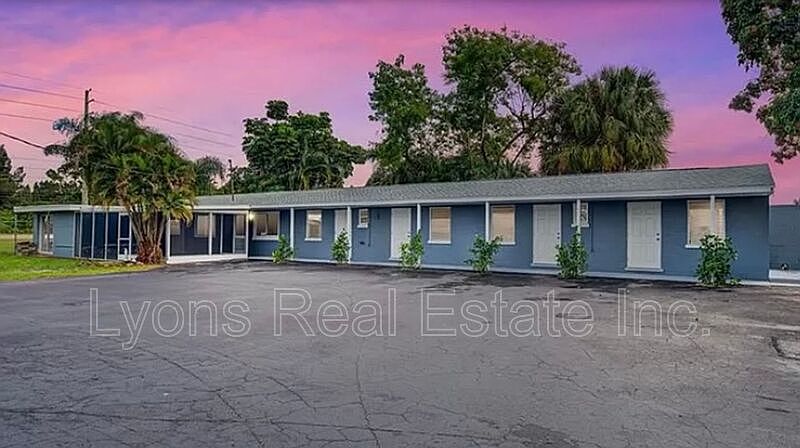 1st image of 11109 Tamiami Trl #4