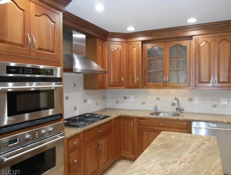 3 bed, 2.5 bath, $4,900 — Photo 2