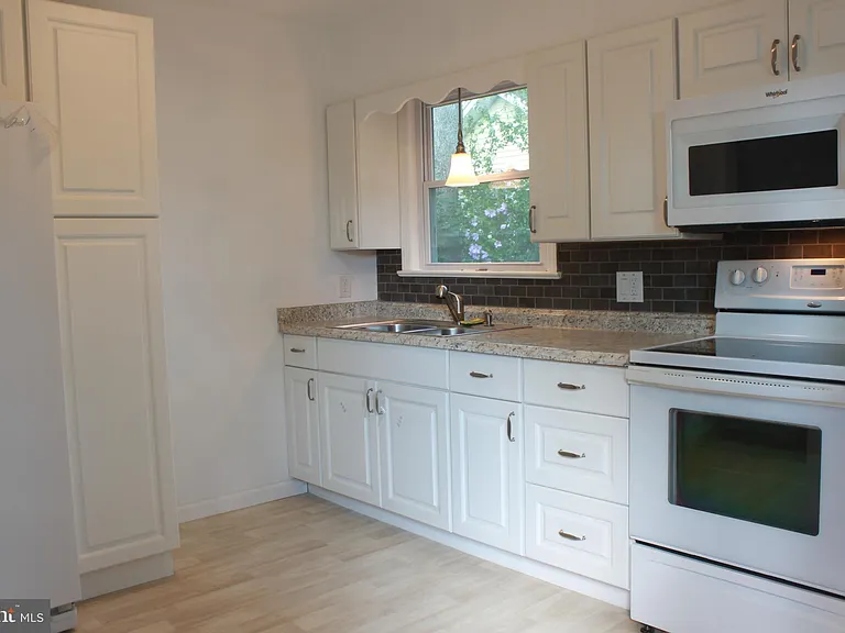34 S Poplar Ave — Photo 7