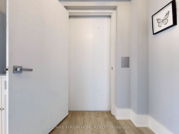 3rd image of 1 Gloucester St #715