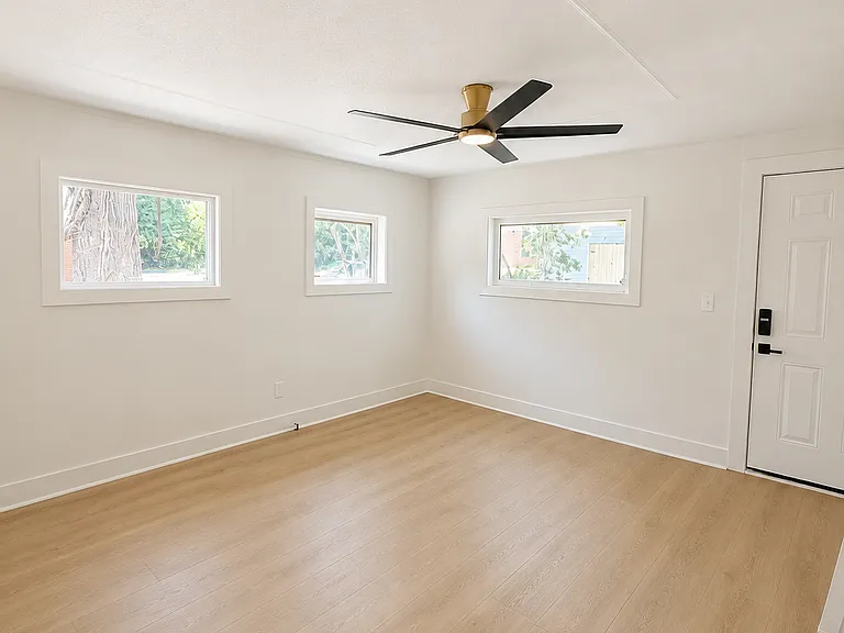 910 Highland Ave — Photo 12