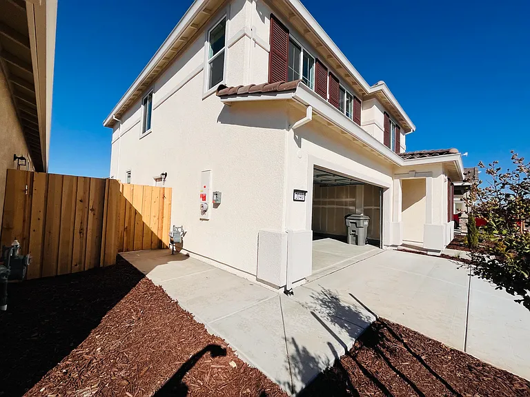 Home view with side yard concrete pavement
