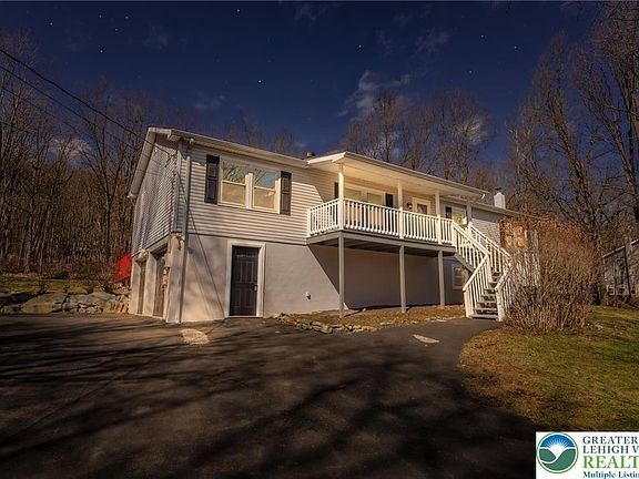 4th image of 107 Mount Ranier Rd