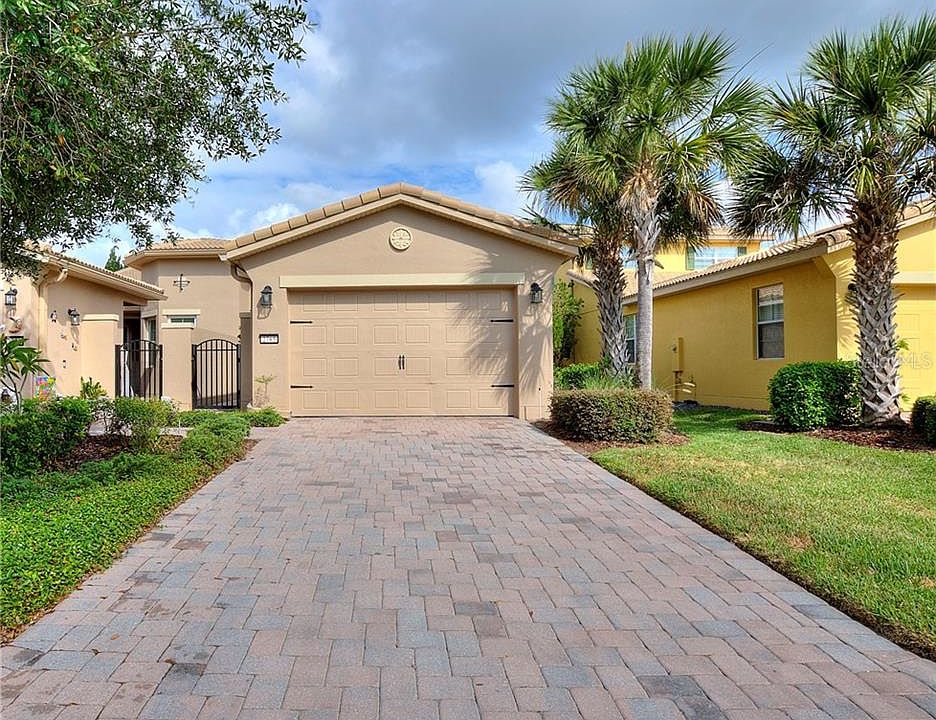 1st image of 2765 Palm Tree Dr