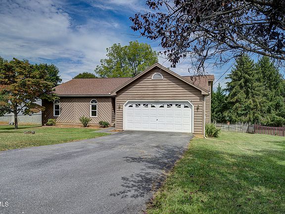 3rd image of 4108 Bradford Ln