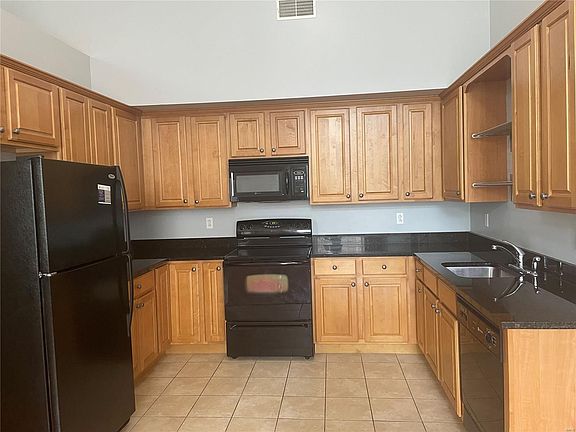 4th image of 1515 Lafayette Ave Unit 303