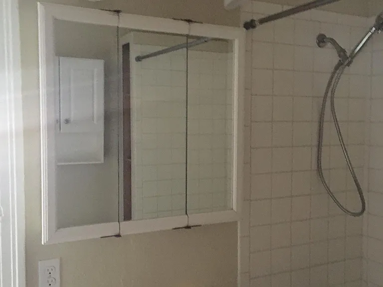 Bath vanity
