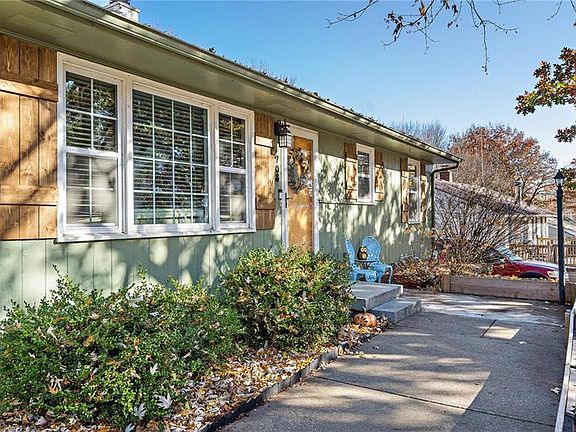 3rd image of 708 W 90th St