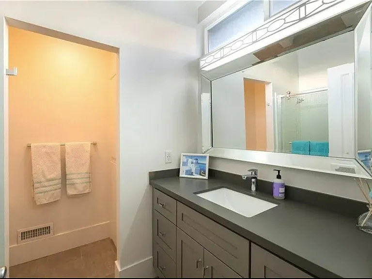 2660 E Parleys Way — Photo 6