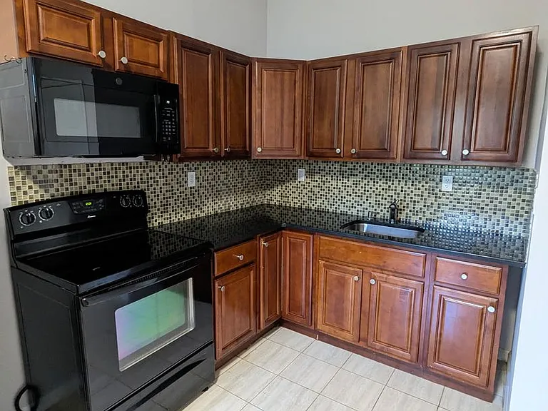 2810 E Main St — Photo 2