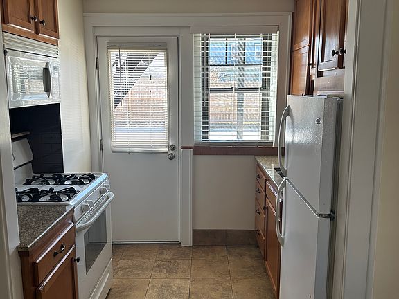 5th image of 1060 Kenmore Ave APT 4