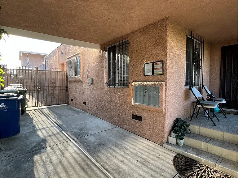 1933 S Corning St — Photo 3