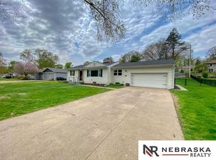 1146 S 93rd St, Omaha, NE 68124