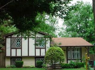 1170 W Bamford Dr, Waterford, MI 48328