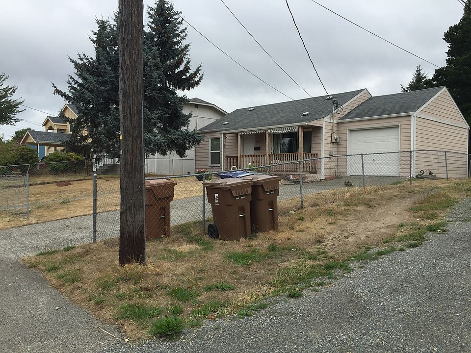 2nd image of 1821 S Hosmer St